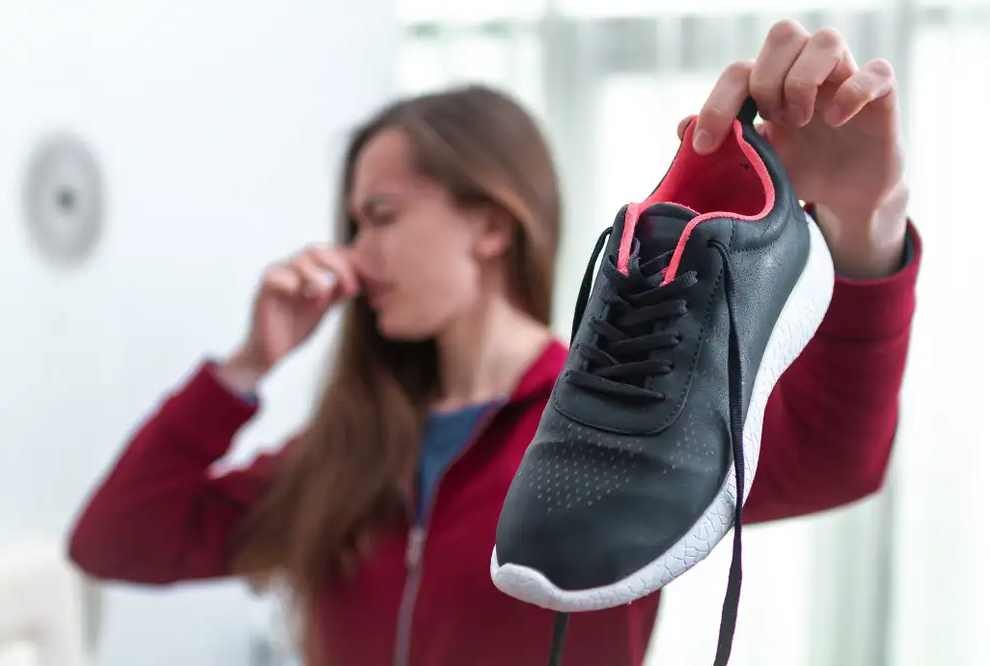 ¿Cómo quitar el mal olor de los zapatos?